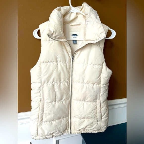 OLD NAVY Women’s Ivory Puffer Vest Size Small Camping Hiking Winter Warm - Picture 1 of 4
